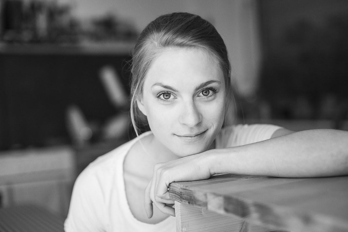 schwarz-weiß Portraitfoto einer Schauspielerin | Foto: Hanna Witte