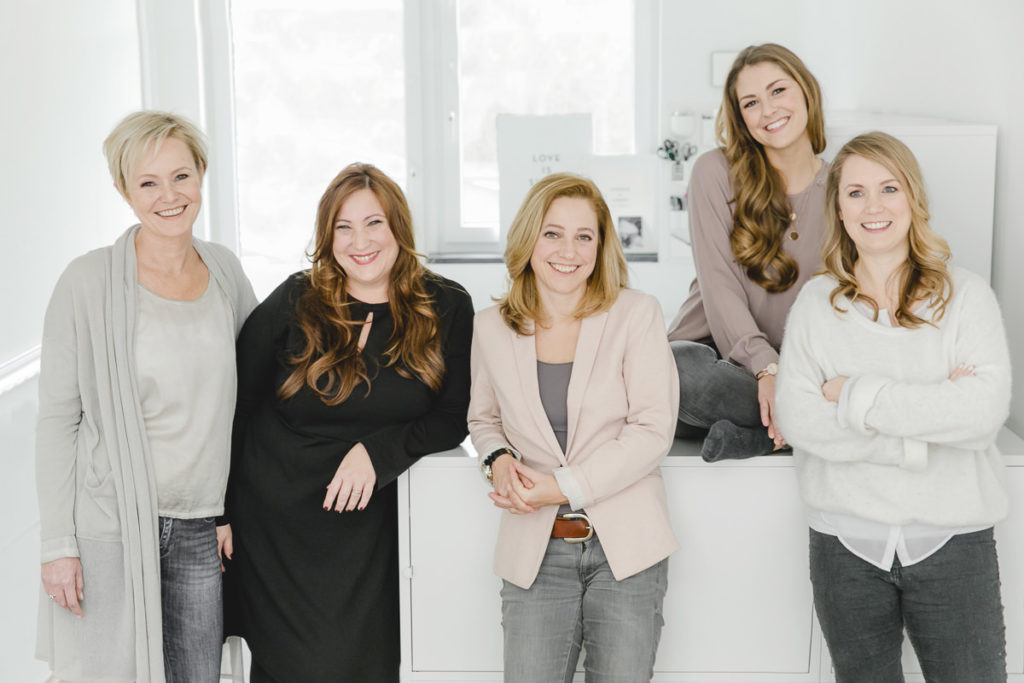 Portraitfoto vom Team der Sagt Ja Agentur für Hochzeitsplanung