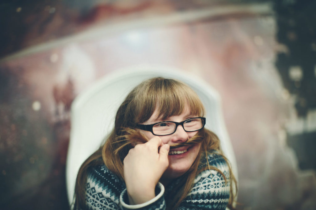 Portraitfoto einer jungen Frau mit Down Syndrom | Foto: Hanna Witte