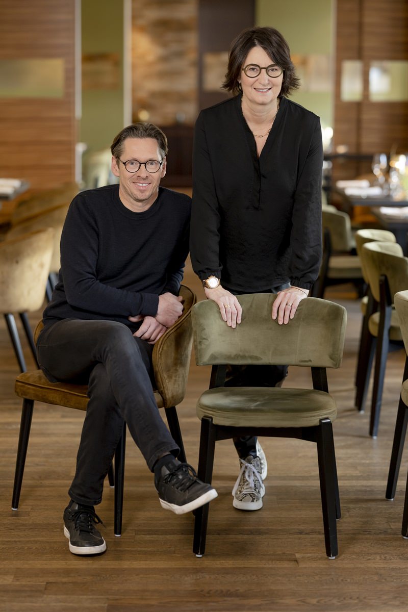 Business Portrait der Restaurant Inhaber Carmen und Frajo Stappen in ihrem Lokal | Foto: Hanna Witte