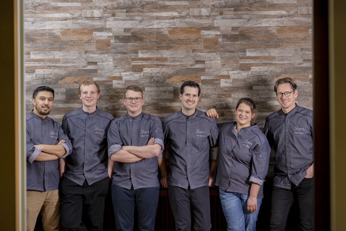 Business Gruppenfoto des Küchenteams vom Restaurant Stappen in Korschenbroich | Foto: Hanna Witte