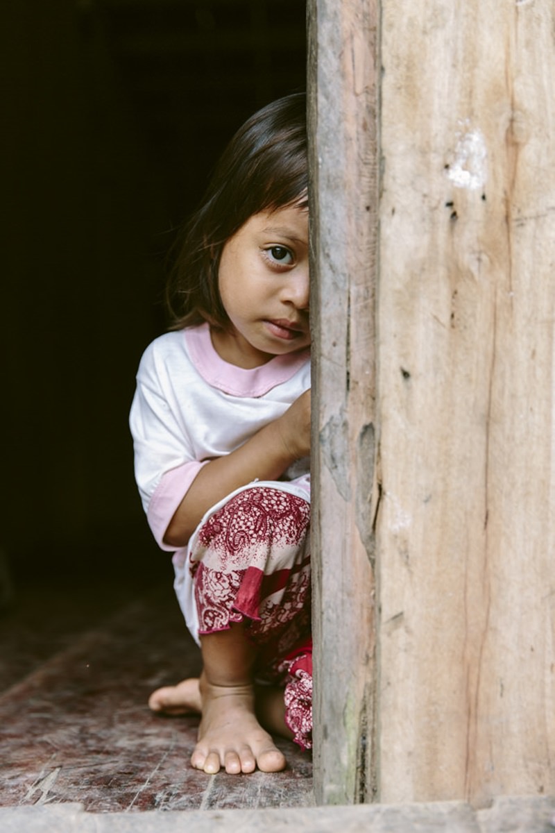 Portraitfoto von einem indigenen Mädchen in Ecuador | Foto von NGO Fotografin Hanna Witte