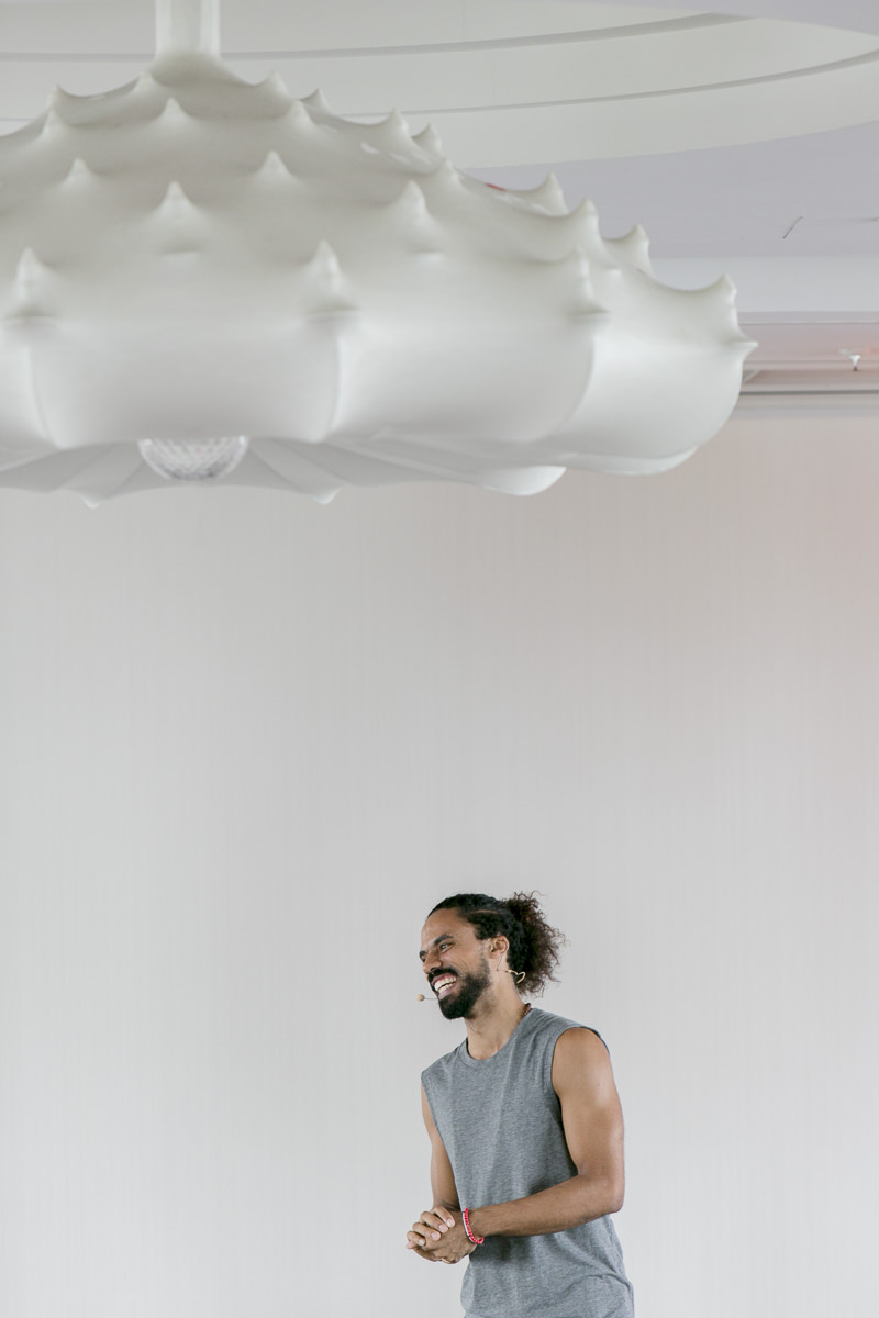 Portrait von Yoga Lehrer Mathieu Boldron während der Yoga Conference Germany