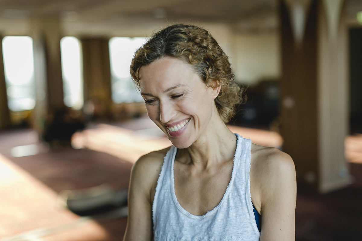 Portraitfoto von Yoga Lehrerin Ranja Weis bei der Yoga Conference Köln 2017 | Foto: Hanna Witte