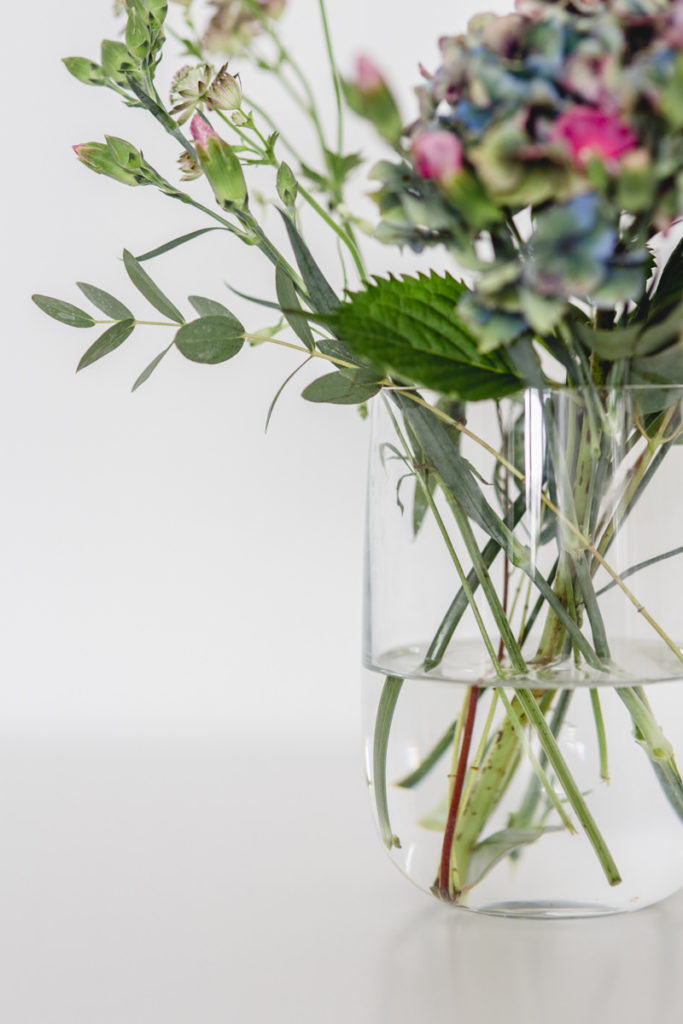 Moodfoto einer Vase mit Blumen