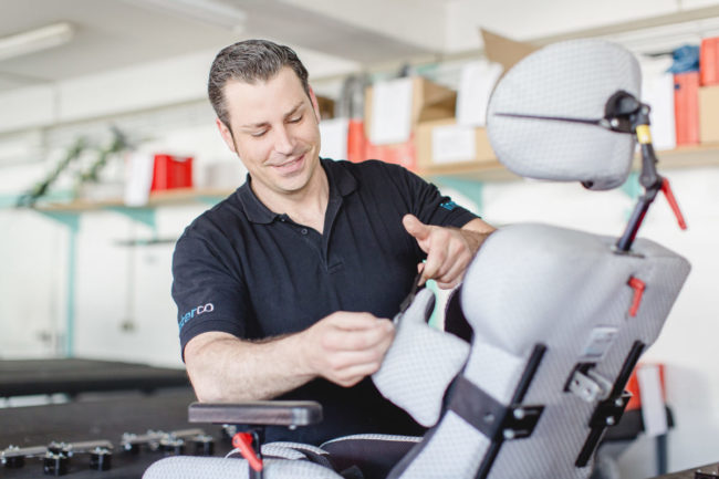 natürliches Mitarbeiterportrait als Teil des Firmenportraits eines Medizintechnikherstellers