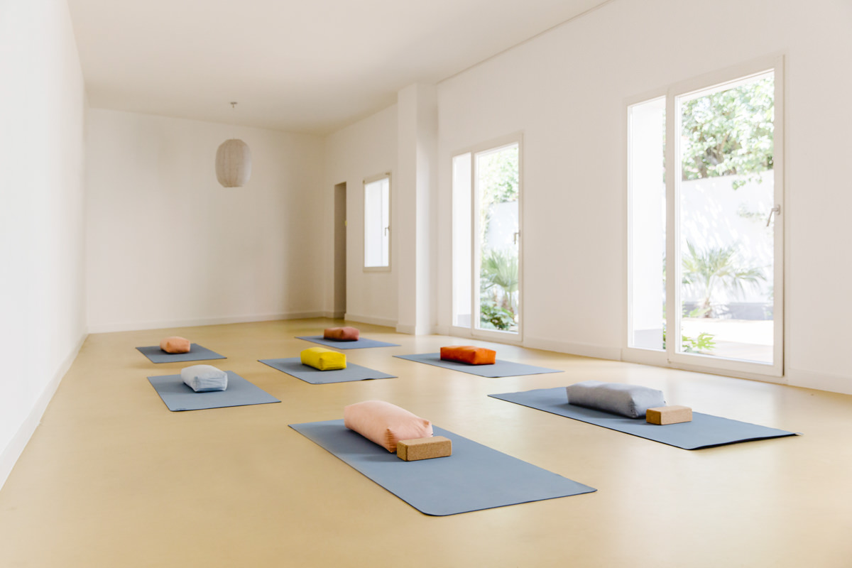 Kursraum im Yoga Studio Lord Vishnus Couch in Köln