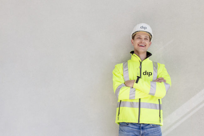 freundliches Portraitfoto eines Mitarbeiters für Employer Branding Fotografie Köln