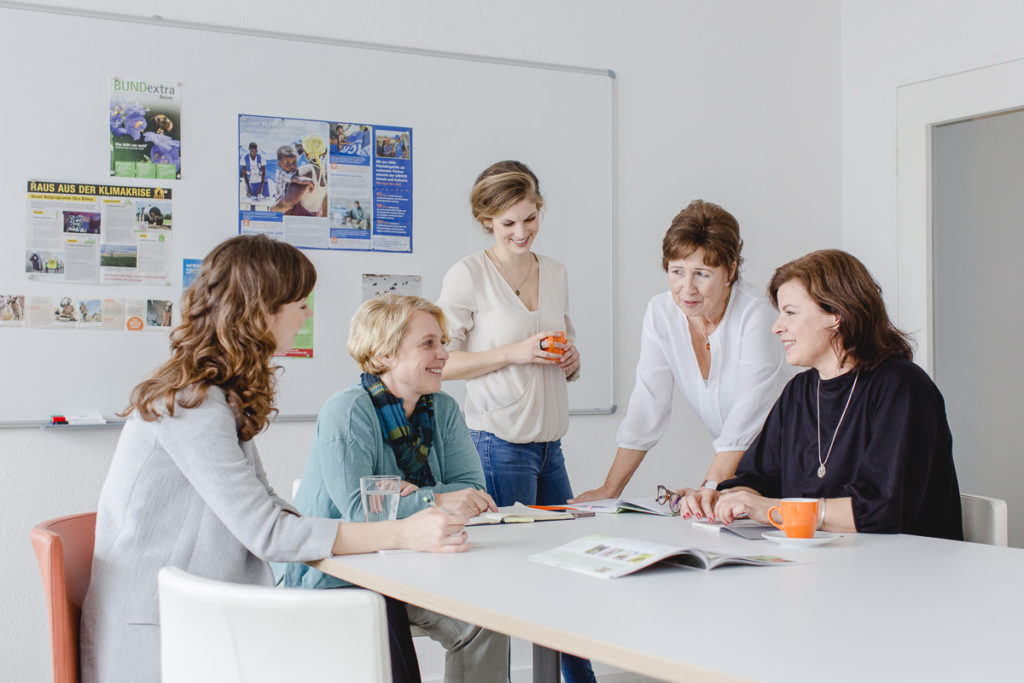 Teambesprechung in der Fundraising Agentur fundango