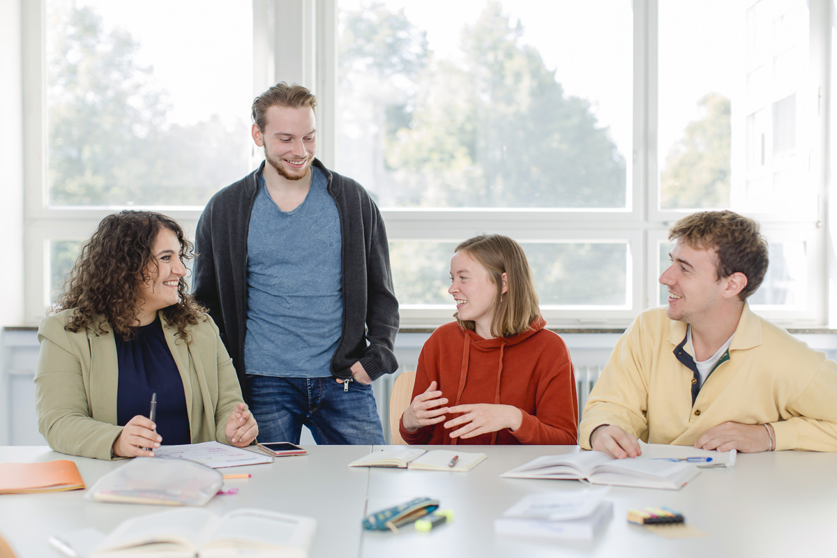 Soziologie Studenten der Uni Tübingen im Gespräch | Foto: Hanna Witte