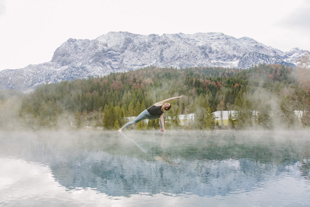 Fotograf-koeln-1 Yogafoto von Nicole Bongartz mit den Bayerischen Alpen im Hintergrund | Foto Hanna Witte