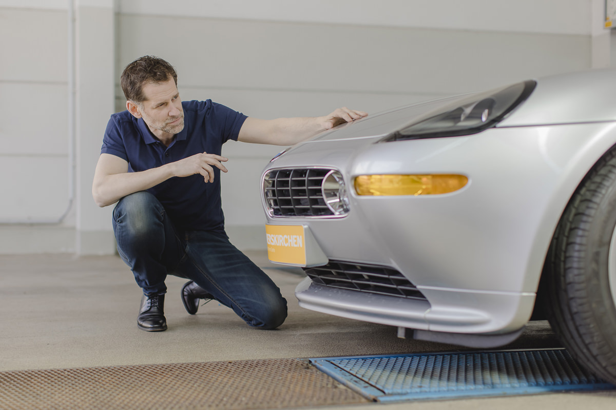 Website Foto: Der Inhaber von SV Rommerskirchen erstellt ein KFZ Gutachten | Foto: Hanna Witte