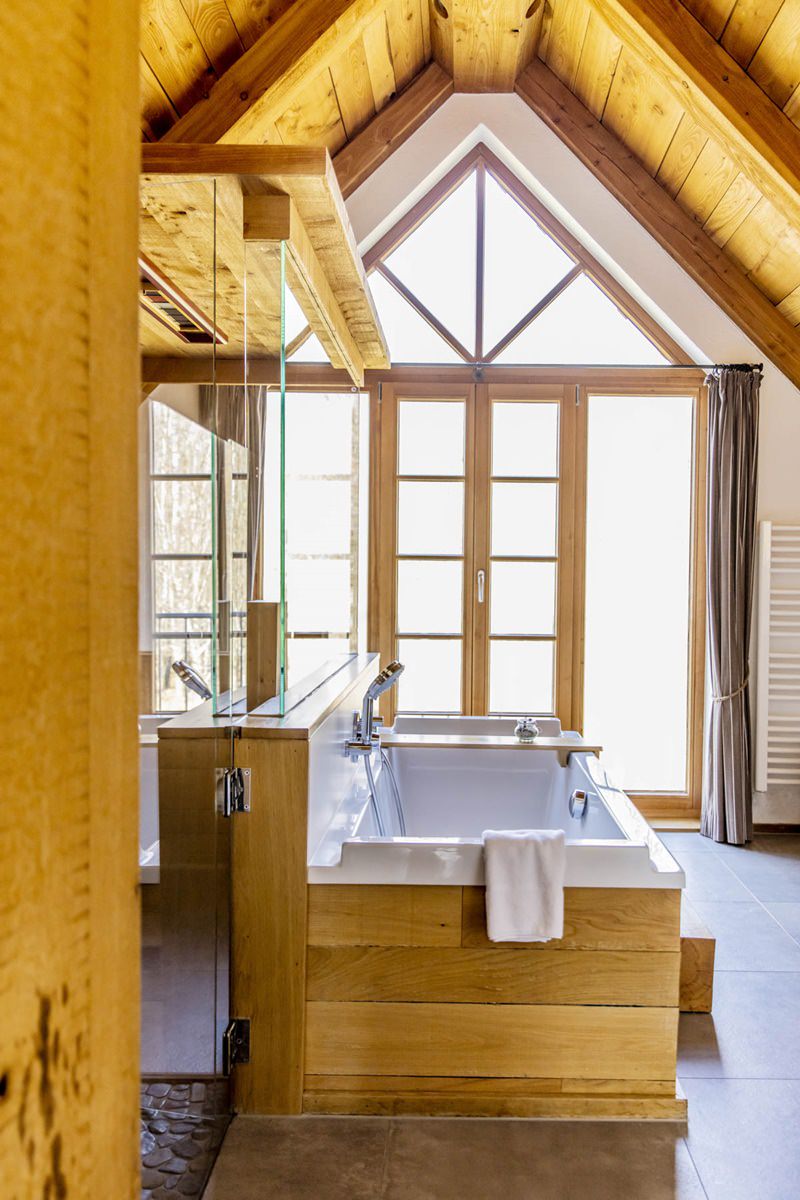 Hotelfoto eines Badezimmers in einer Berghütte im Saarland | Foto: Hanna Witte