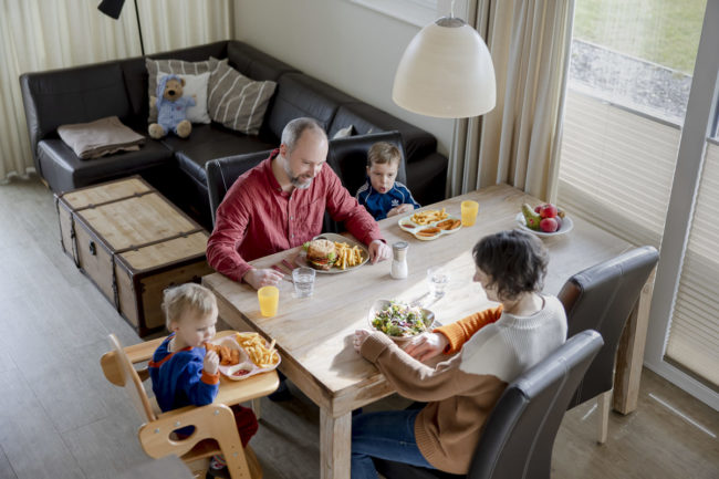stressfreies Abendessen im Ferienhaus mit Essen vom Lieferdienst | Foto: Hanna Witte