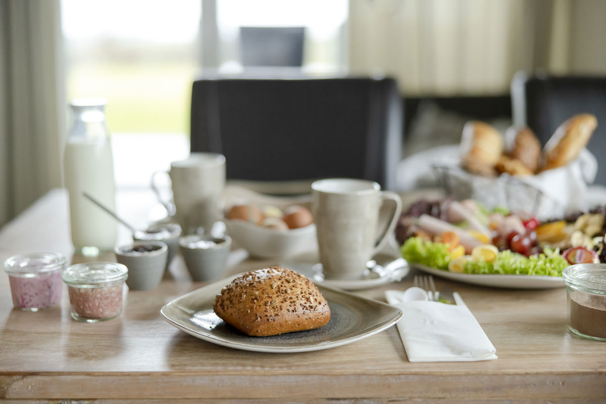 Familienhotel Service: Geliefertes Frühstück im Ferienhaus | Foto: Hanna Witte