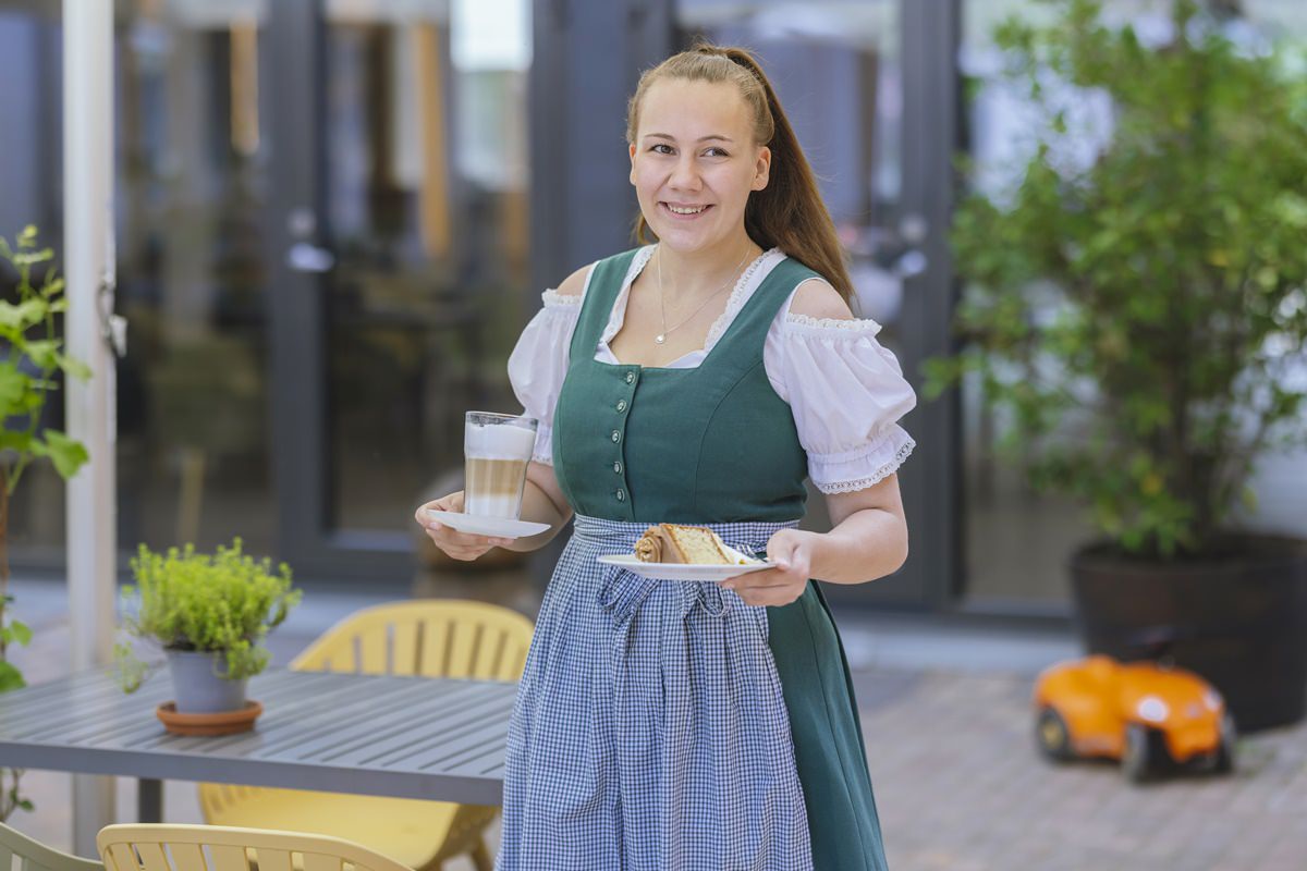Mitarbeiterfoto einer Bedienung im Ferienhof Hardthöhe Restaurant | Foto: Hanna Witte