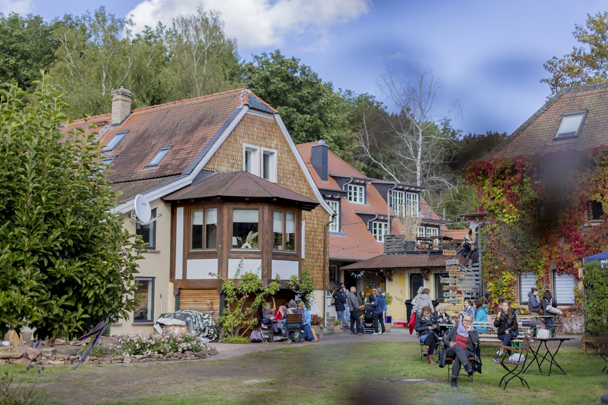 Gelände mit Festival Besuchern in Bad König | Foto: Hanna Witte