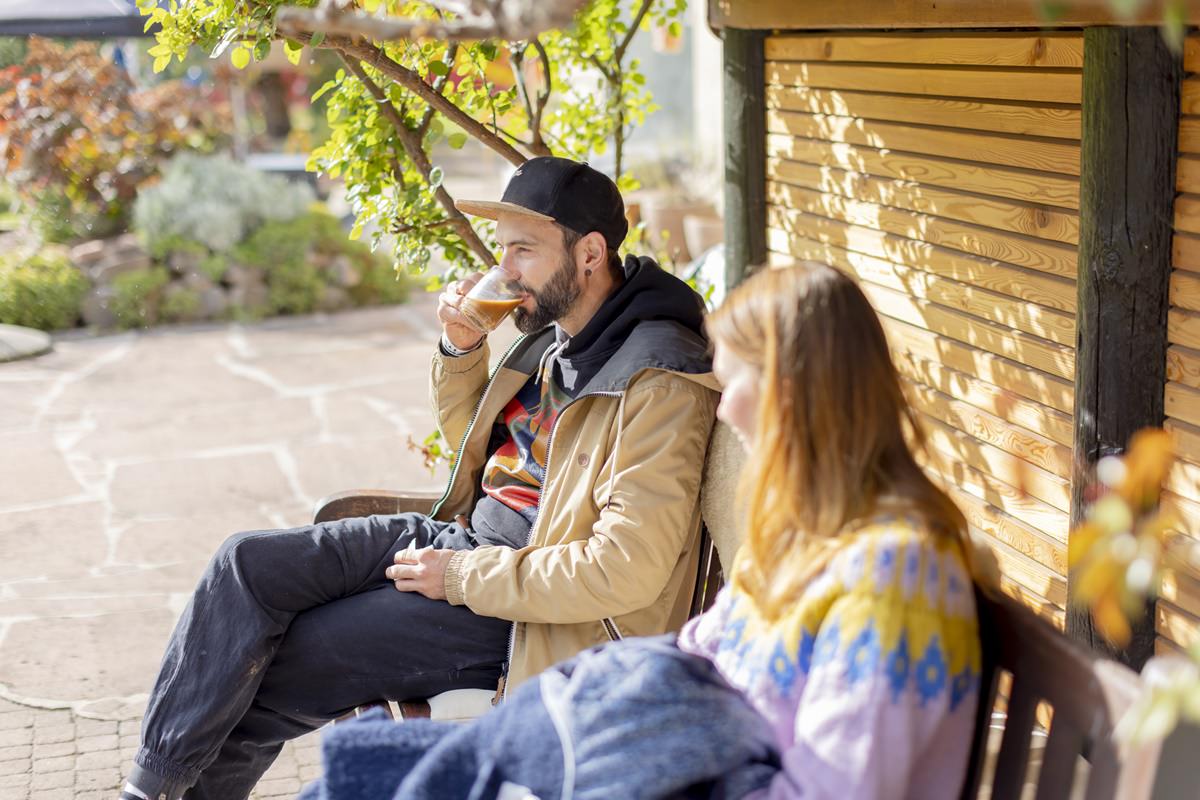 Festival Besucher relaxen in der Sonne | Foto: Hanna Witte