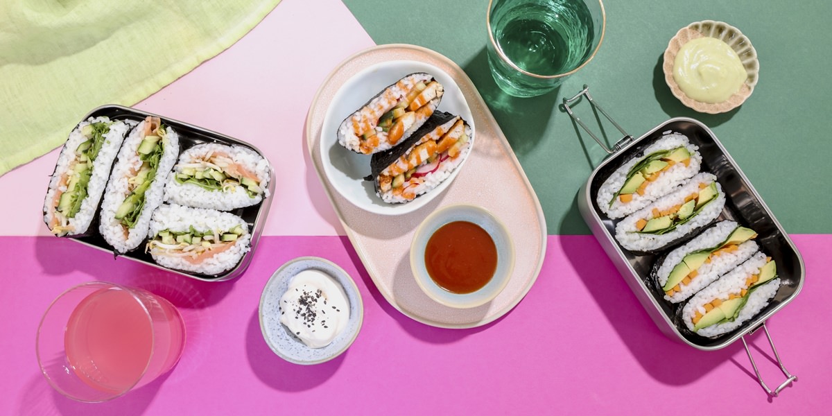 Teller und Boxen mit Sushi Variationen und Dips von Eat Happy | Foto: Hanna Witte