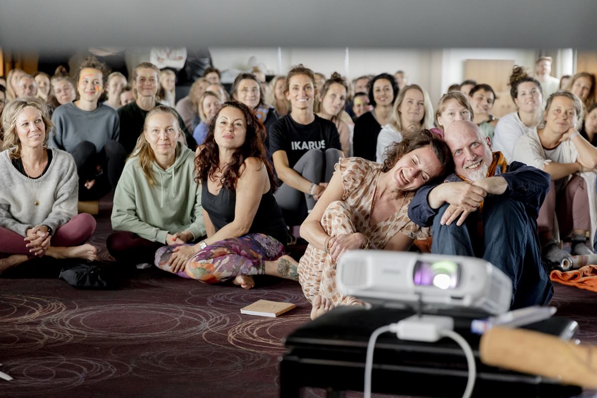Gruppenfoto von Veranstaltern und Teilnehmern der letzten Yoga Conference Germany in Köln | Foto: Hanna Witte