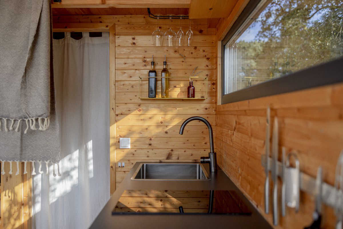 Küchenzeile im Kuckuck Tiny House Urlaubsdomizil im Münsterland | Foto: Hanna Witte