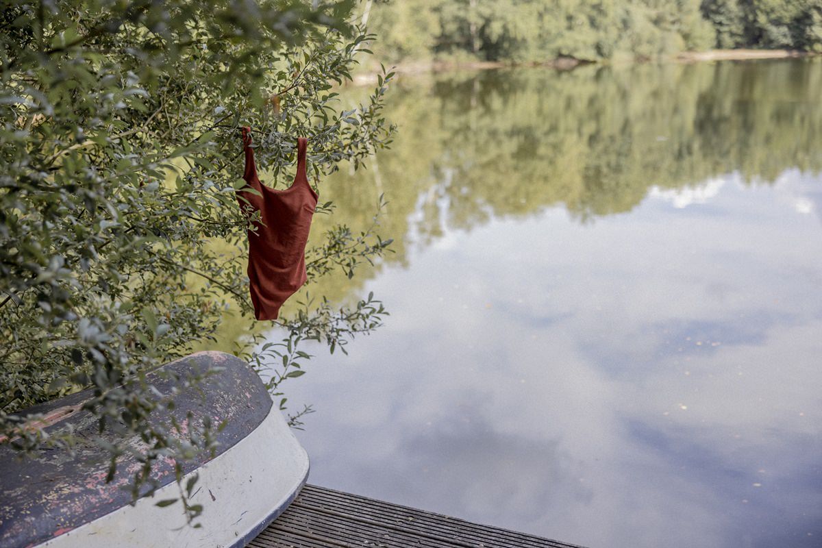 ein Badeanzug trocknet an einem See im Münsterland | Foto: Hanna Witte