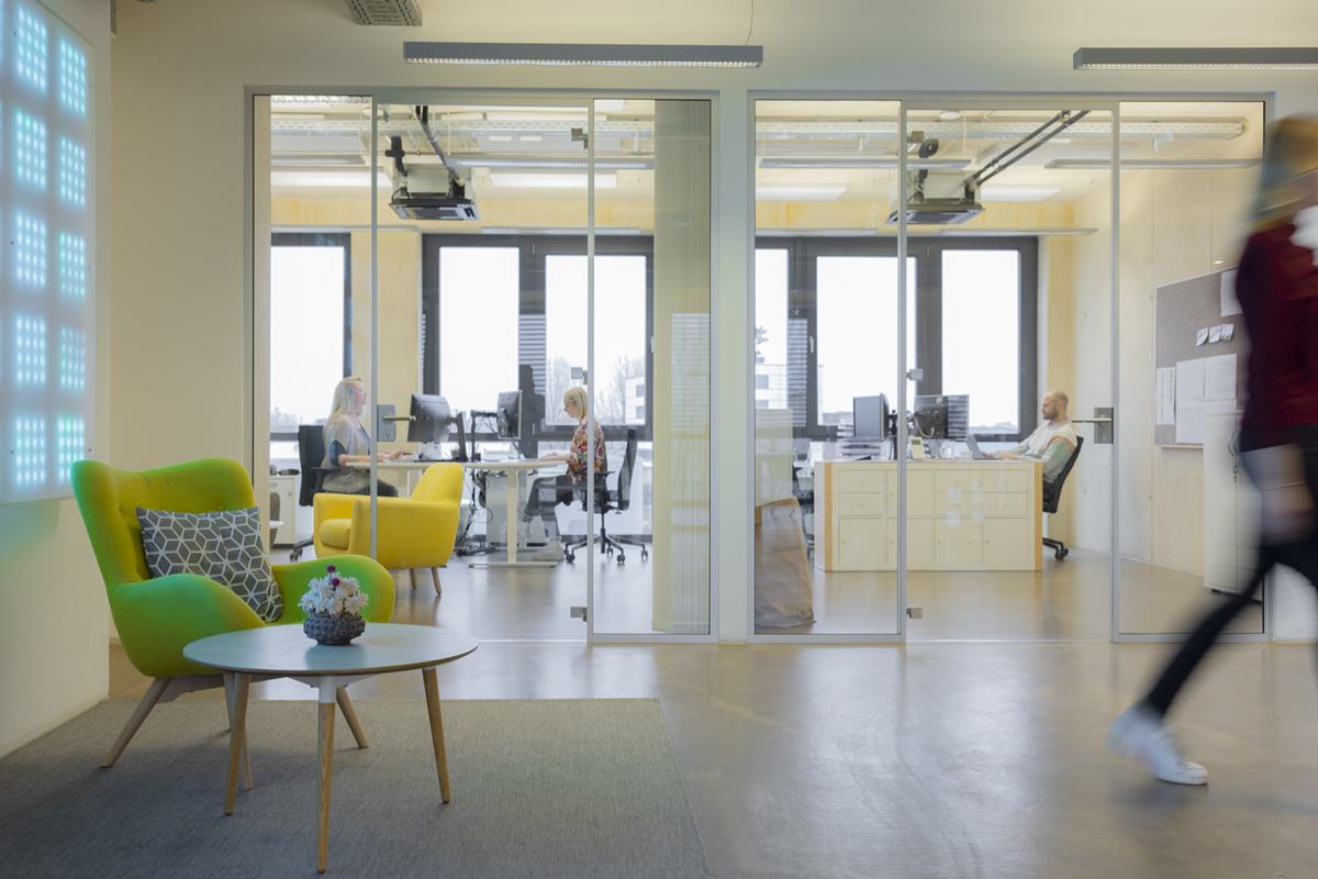 Innenaufnahme der modernen taod Büroräume mit Glaswänden | Foto: Hanna Witte