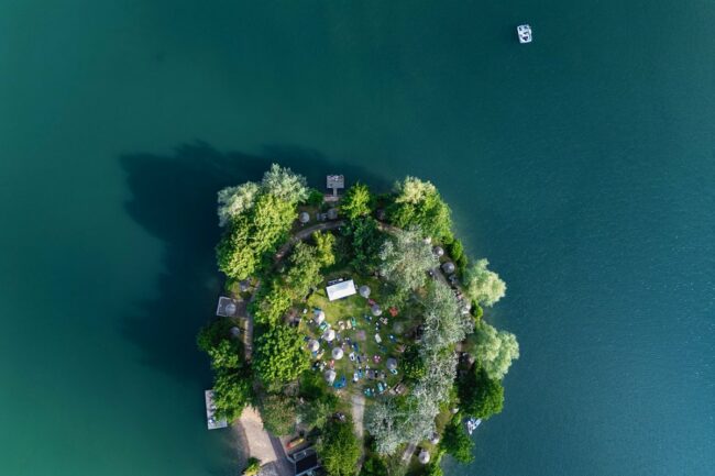 Drohnenfoto vom Gelände des Ayurveda Festivals in Niedernberg | Foto: Hanna Witte