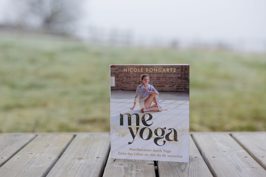 Cover Bild für das Buch ME YOGA
